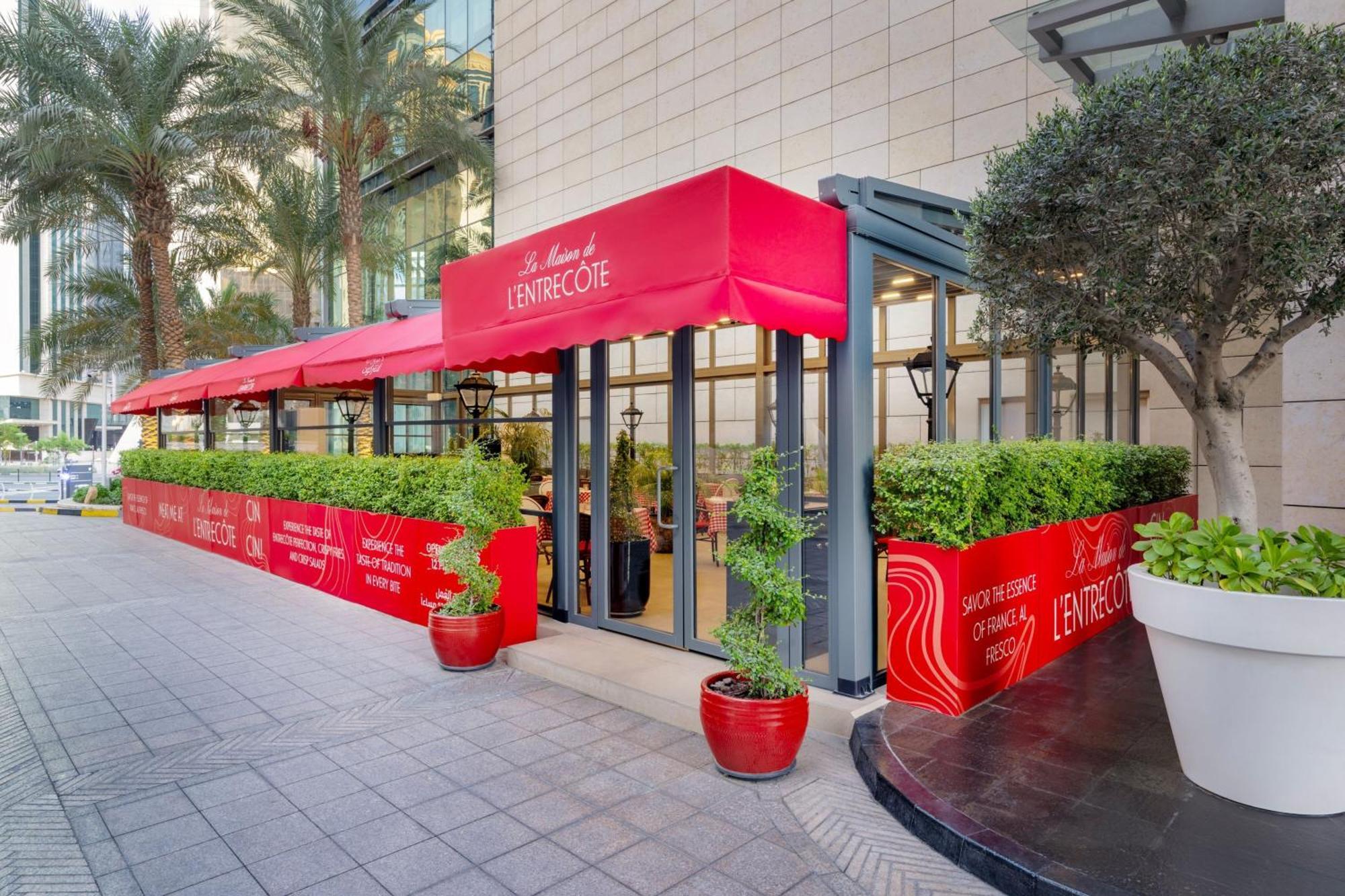 Le Meridien City Center Doha Hotel Exterior photo